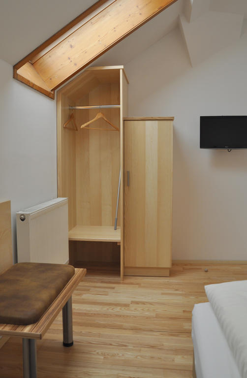 Hotel Almtalerhof Traun Szoba fotó