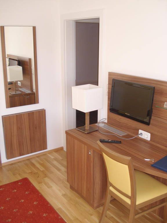 Hotel Almtalerhof Traun Szoba fotó