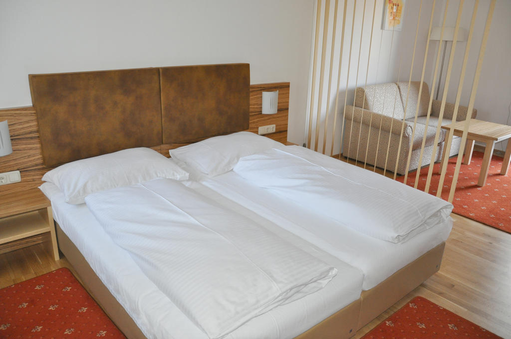 Hotel Almtalerhof Traun Szoba fotó