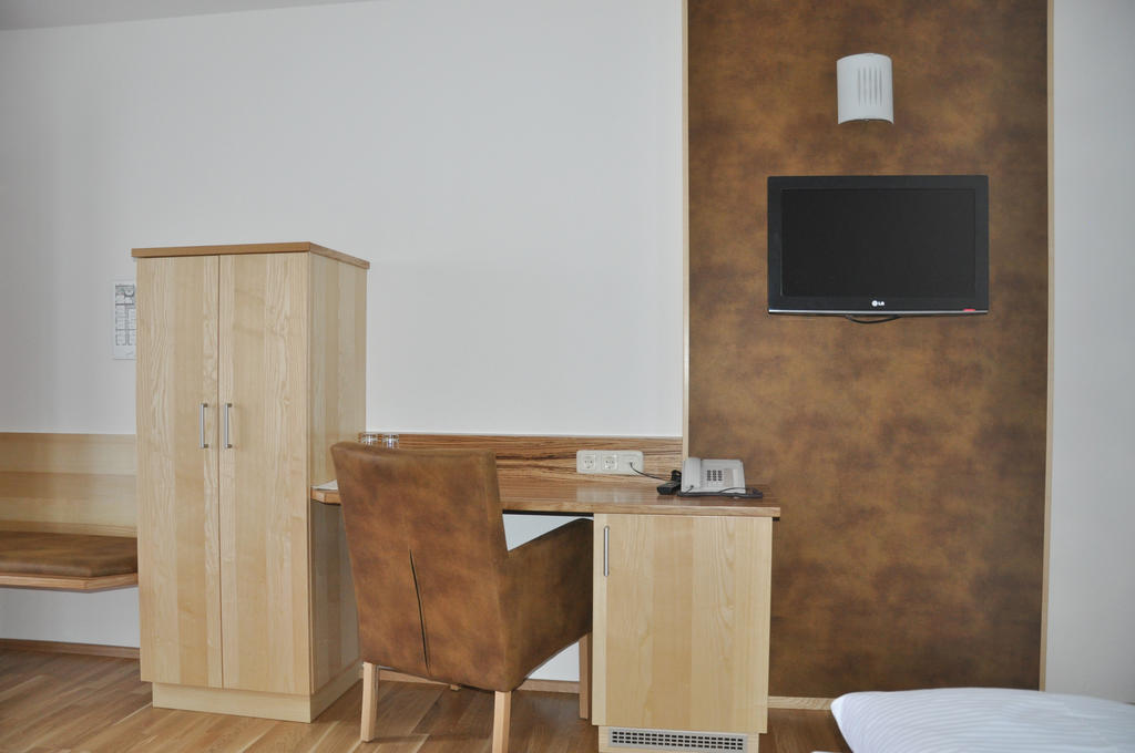 Hotel Almtalerhof Traun Szoba fotó