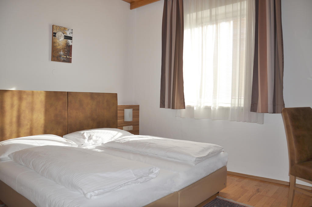 Hotel Almtalerhof Traun Kültér fotó