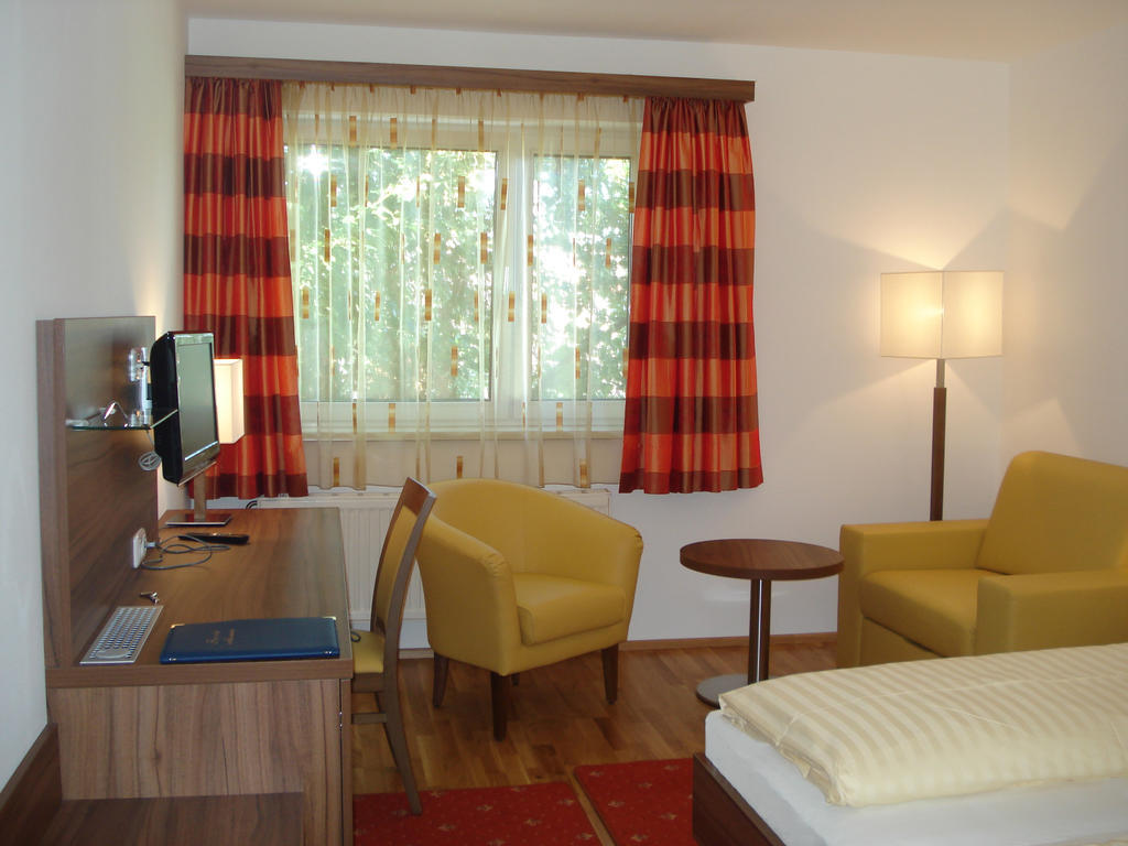 Hotel Almtalerhof Traun Szoba fotó