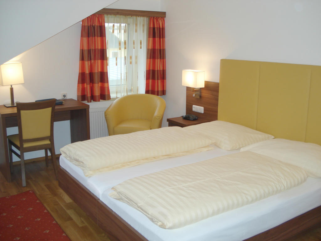Hotel Almtalerhof Traun Szoba fotó